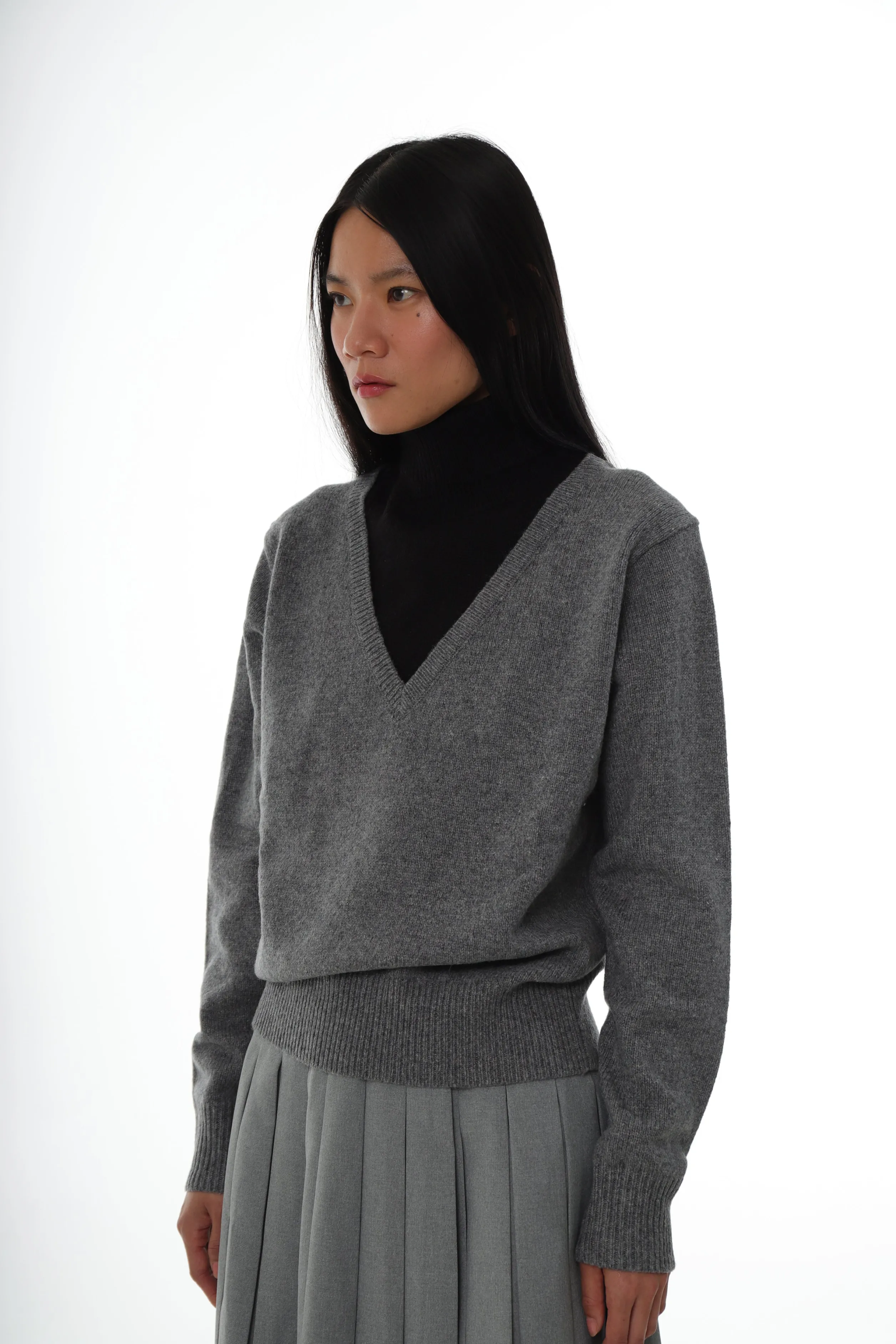 bamboo_sweater_in_charcoal_2-1.webp BAMBOO SWEATER IN CHARCOAL>SANDY LIANG New