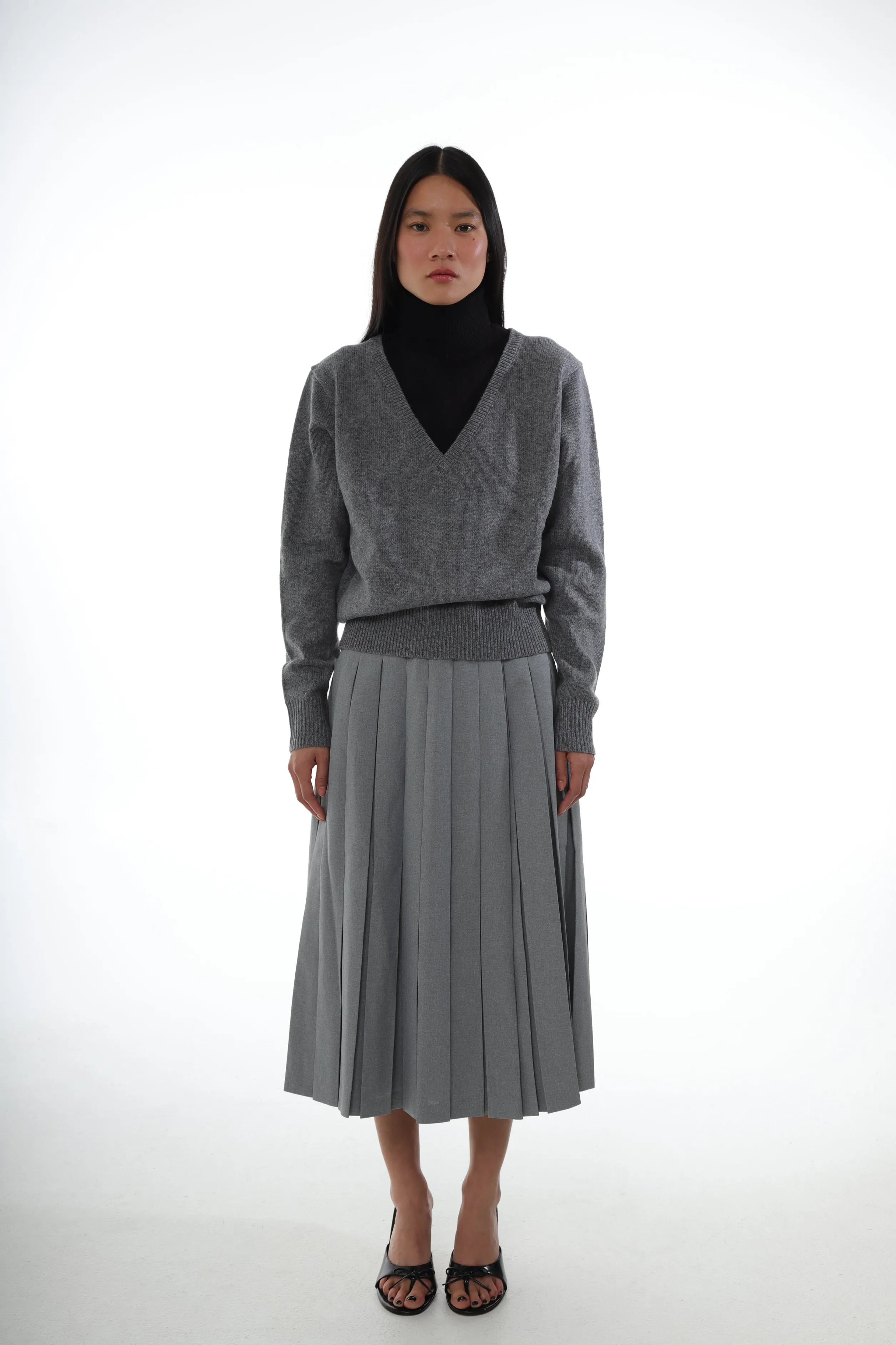 bamboo_sweater_in_charcoal_3-1.webp BAMBOO SWEATER IN CHARCOAL>SANDY LIANG New