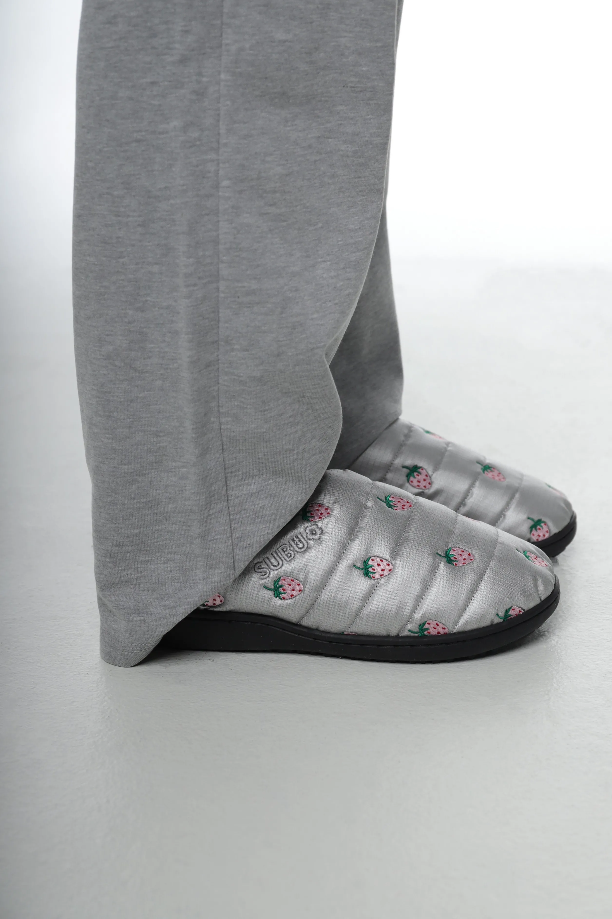 sandy_liang_x_subu_slippers_in_chrome_2-1.webp X SUBU SLIPPERS IN CHROME>SANDY LIANG Best Sale