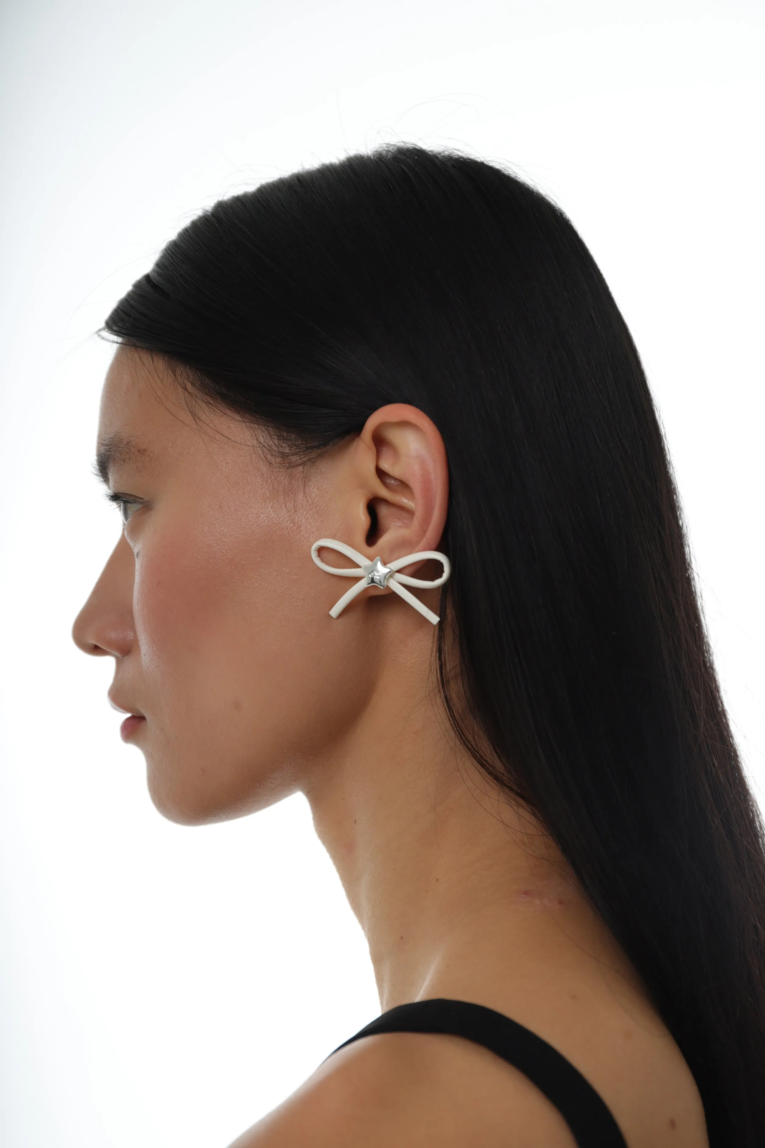 UME EARRINGS IN WHITE>SANDY LIANG New